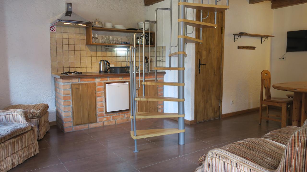 Osada Pod Czerwonym Debem - Czarny Mlyn Villa Jastrzębia Góra Exteriör bild
