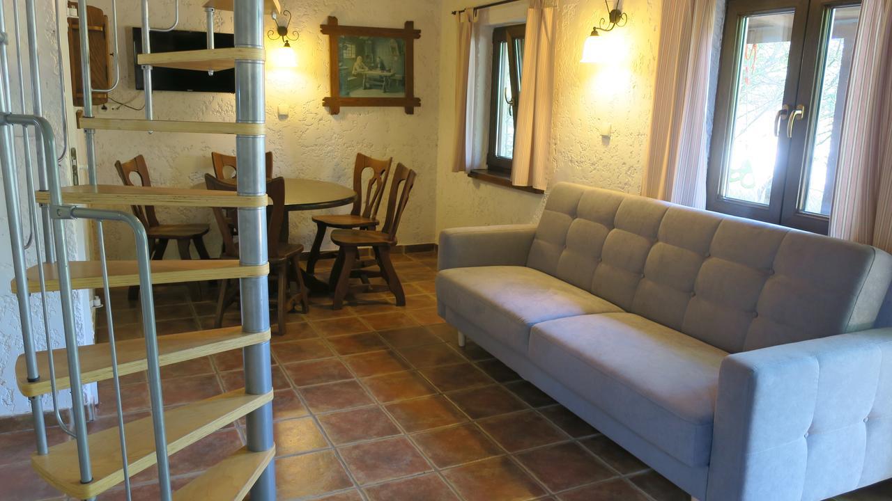 Osada Pod Czerwonym Debem - Czarny Mlyn Villa Jastrzębia Góra Exteriör bild
